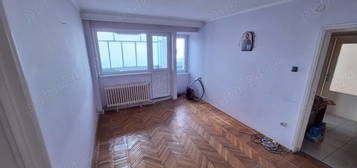 Vand Apartament 3 camere, etaj 2, Braila, zona Garii