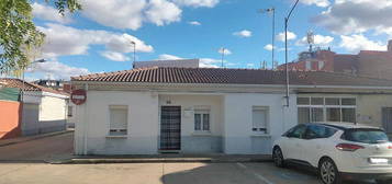 Casa adosada en plaza De San José Obrero en San José Obrero, Zamora