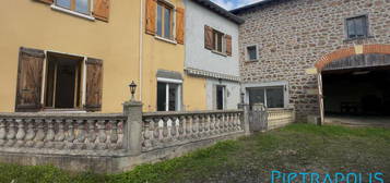 Ancienne ferme avec terrain, grange et garage