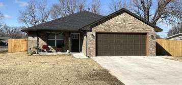 1717 Breckenridge Dr, Del City, OK 73115