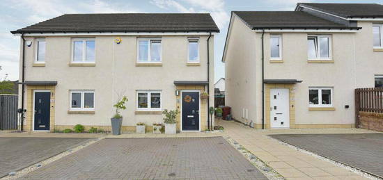 2 bedroom semi-detached house for sale