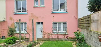 Maison de ville  à vendre, 5 pièces, 3 chambres, 82 m²