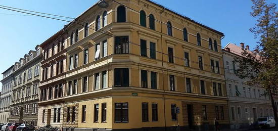 Schöne 2 Zimmer DG Wohnung im Zentrum von Graz. Unbefristete Hauptmiete.