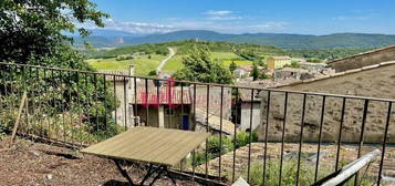 Maison de village rénovée avec terrain et vue dégagée
