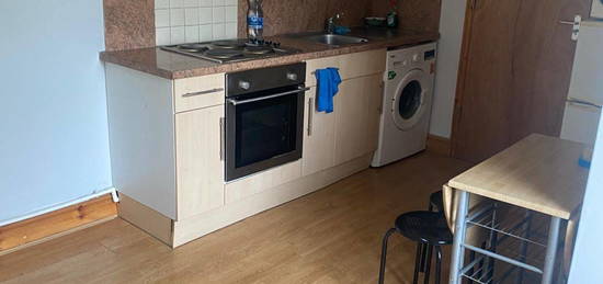 Studio to rent in Bulwer Road, London E11