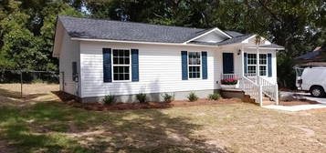 3 Charlotte St, York, SC 29745