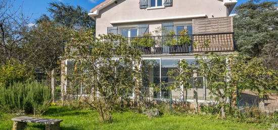 Saint Cyr au Mont d'Or - Appartement / Maison avec immense jardin de 779m2