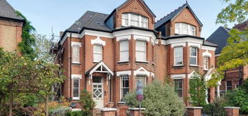 Flat for sale in Avenue Road, Highgate, London N6