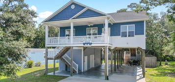 110 NE 77th St, Oak Island, NC 28465