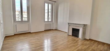 Marseille 13008  Appartement 7 pièces 185m² dans bel immeuble ancien avec ascenseur