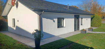 Freistehendes Einfamilenhaus mit Garten und Carport