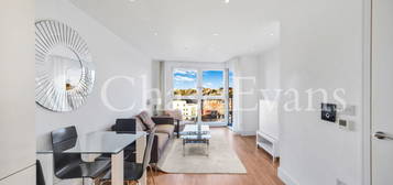 Flat to rent in Gillespie Court, Queensland Terrace, Islington N7