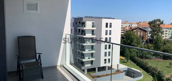 Apartamento T2 com garagem, na Prelada, Porto