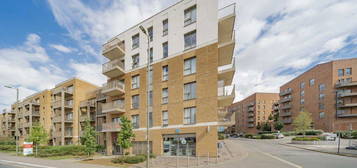 Flat for sale in Bittacy Hill, London NW7