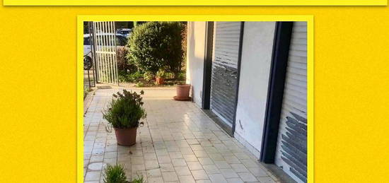 4 vani con giardino garage e posto auto