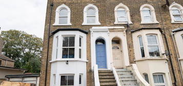 Flat to rent in Fairlop Road, Upper Leytonstone E11