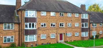 Property for sale in Shaw Close, Cheshunt, Waltham Cross EN8