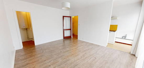 Triplex  à louer, 2 pièces, 1 chambre, 43 m²