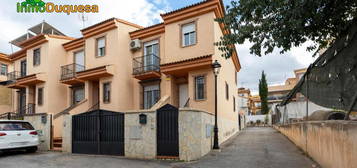 Casa adosada en venta en Ogíjares