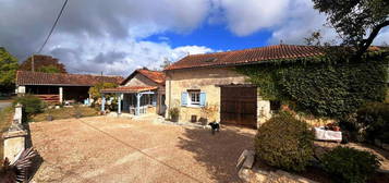 Charmante propriété en pierre avec maison d'amis dans un hameau paisible