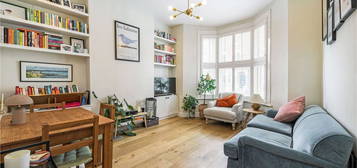 Flat for sale in Cologne Road, London SW11