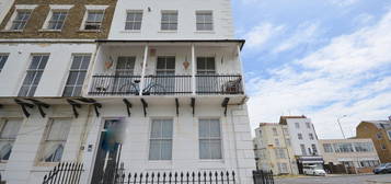 Flat to rent in Fort Paragon, Margate CT91Ja CT9