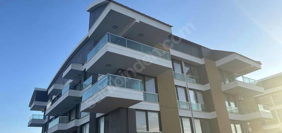 Didim Altınkum da havuzlu sitede sarılık 2+1 daire