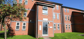 Flat to rent in Oakwood Mews, Montonfields Road, Eccles M30