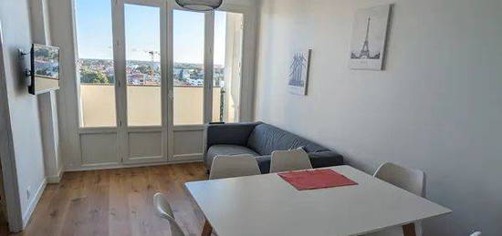 Studio meublée  à louer, 1 pièce, 105 m², Étage 10/–