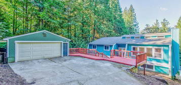 24820 SE Mirrormont Way, Issaquah, WA 98027