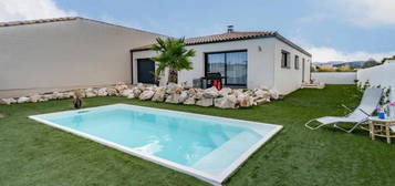 Viila de plain pied de 114 M2 sur une parcelle de 516 M2 ,Garage et Piscine