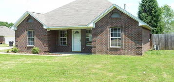 112 Poplarwood Ln, Saltillo, MS 38866