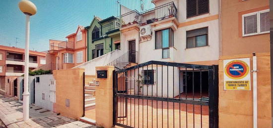 Chalet adosado en venta en calle Matías Lorente, 4