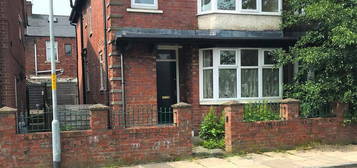 4 bedroom semi-detached house to rent