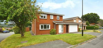 5 bedroom detached house