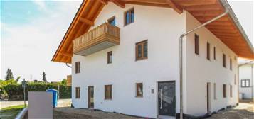 Neubaucharme: Dank Erstbezug tadellose Doppelhaushälfte mit durchdachtem Grundriss bei Brunnthal