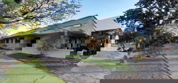 Casa 3 Dormitorios Frente Al Parque