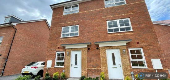 4 bedroom semi-detached house