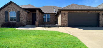 2120 Valley Holw, Norman, OK 73071