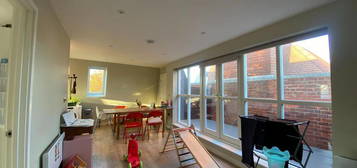 3 bedroom flat to rent