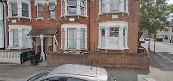 4 bed terraced house to rent