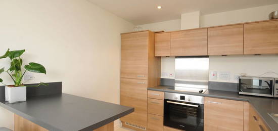 Flat to rent in Commercial Road, Limehouse, London E14