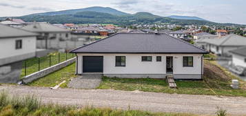 Novostavba, Ruskov, 140 m2, dokončený interiér, 7-a pozemok