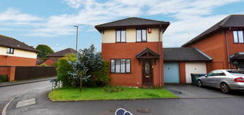 3 bedroom link detached house for sale