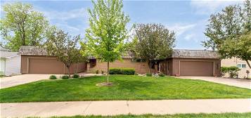 2703 S Williams Ave, Sioux Falls, SD 57105