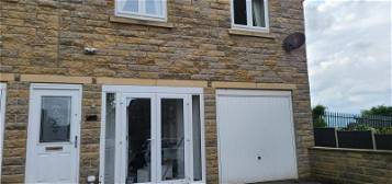 Flat to rent in Highfield Chase, Dewsbury, West Yorkshire WF13