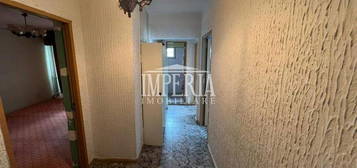 Apartament 3 camere decomandat Lapus