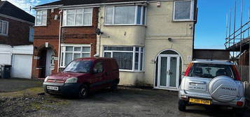 Semi-detached house to rent in Gleneagles Avenue, Leicester LE4