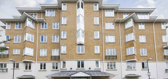 Flat for sale in Strand Drive, Kew, Richmond TW9