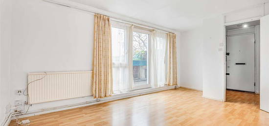 Flat to rent in Tomlins Walk, London N7